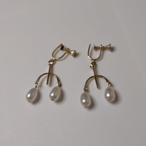 Gold Tone And White Bead Screw On Dangle Earrings - Picture 2 of 12